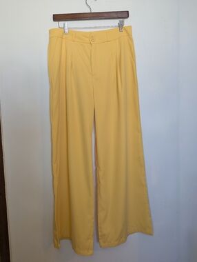 Women's Wide-Leg Pleated Pants
